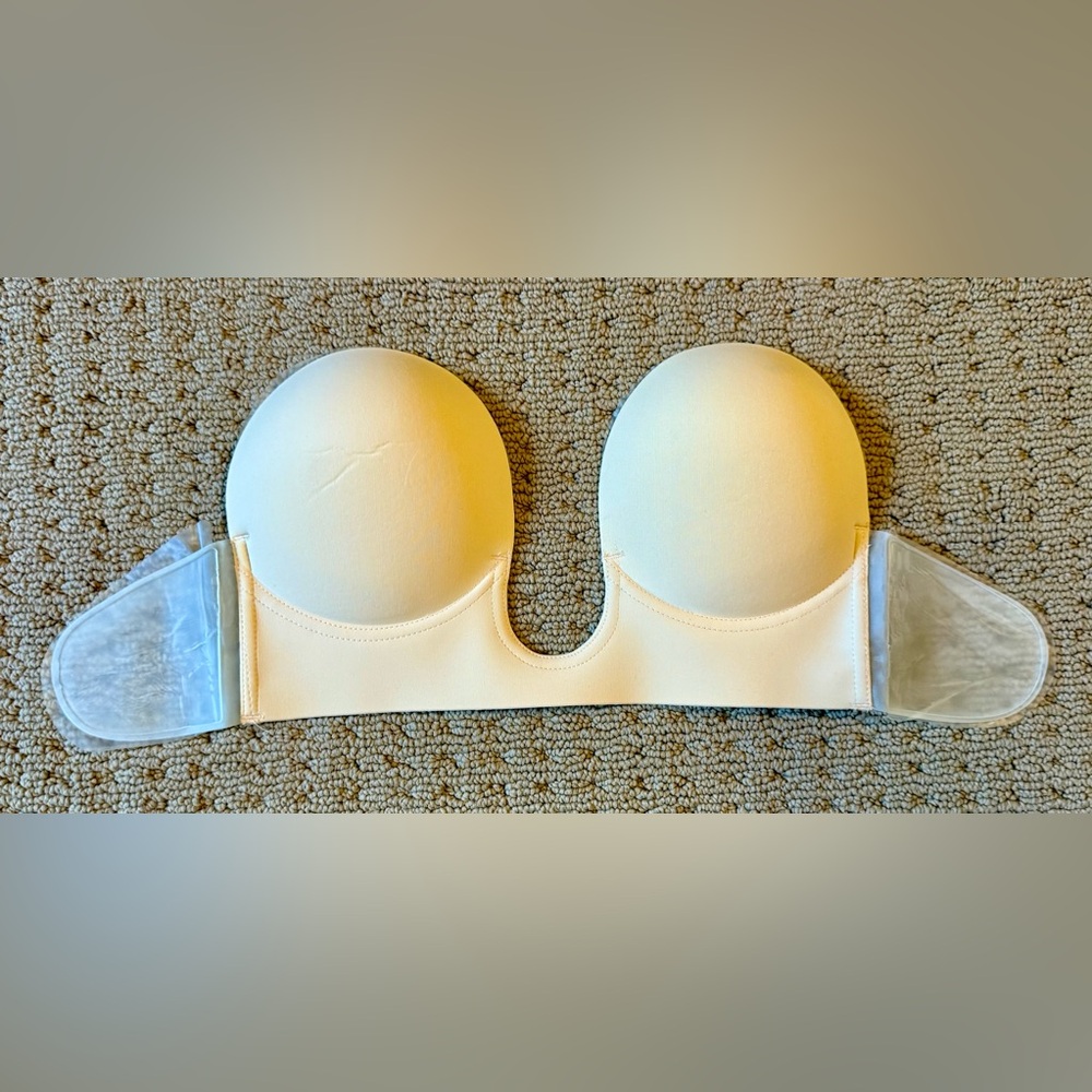 NWT Strapless U-Plunge Smooth Foam Bandeau Bra - Cream, Adhesive